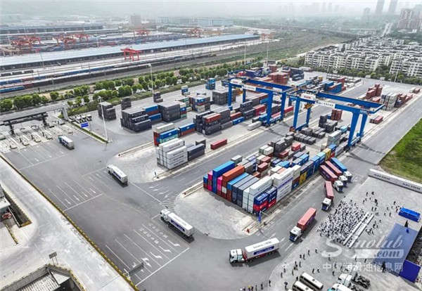 China-unveils-first-cross-region-hydrogen-truck-corridor-729x504.webp.jpg