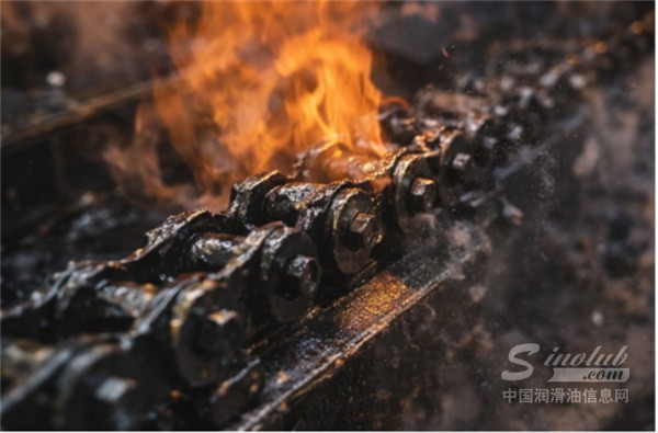 链条润滑为什么不是“多喷一点油”就能解决？