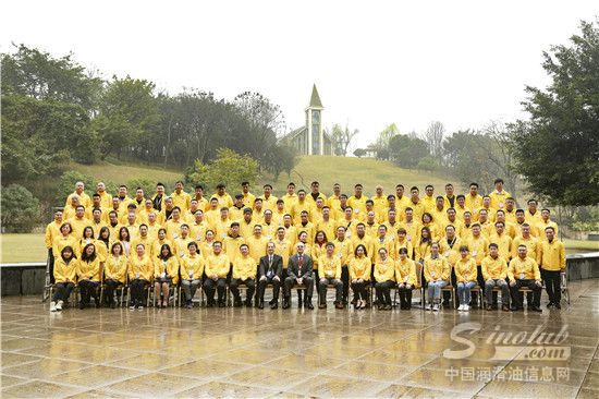 “无畏前路，成就不凡，雄起！”埃尼润滑油