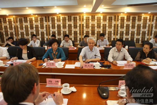 张玉清听取中石油和壳牌页岩气合作区块情况汇报