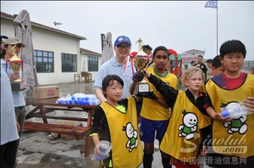 福斯中国冠名赞助“运动小健将”足球比赛