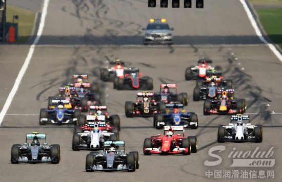 图说:2015年F1中国站正赛在上海国际赛车场精彩开赛。图片来源:新浪赛车、F1速报